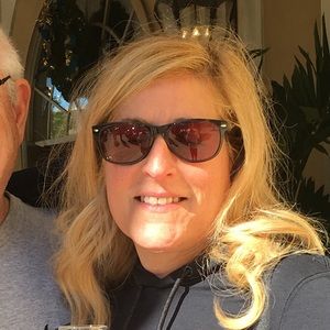 Meet your Posher, Deborah